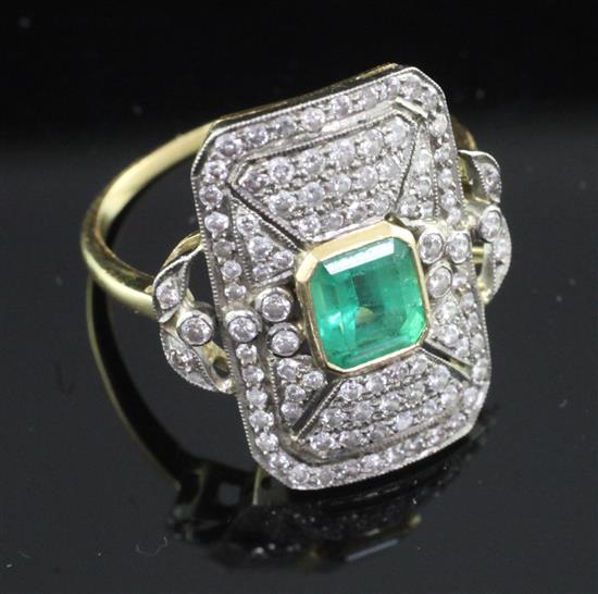A mid 20th century Belle Epoque style gold, emerald and diamond tablet ring, size S.